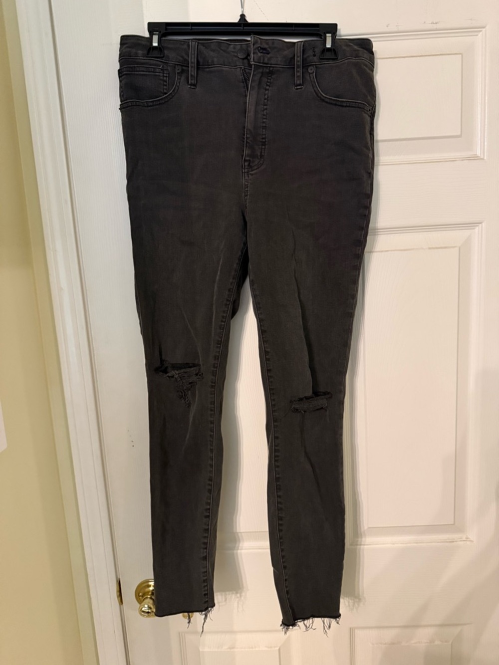 Madewell Black Distressed Curvy High-Rise Skinny Jeans